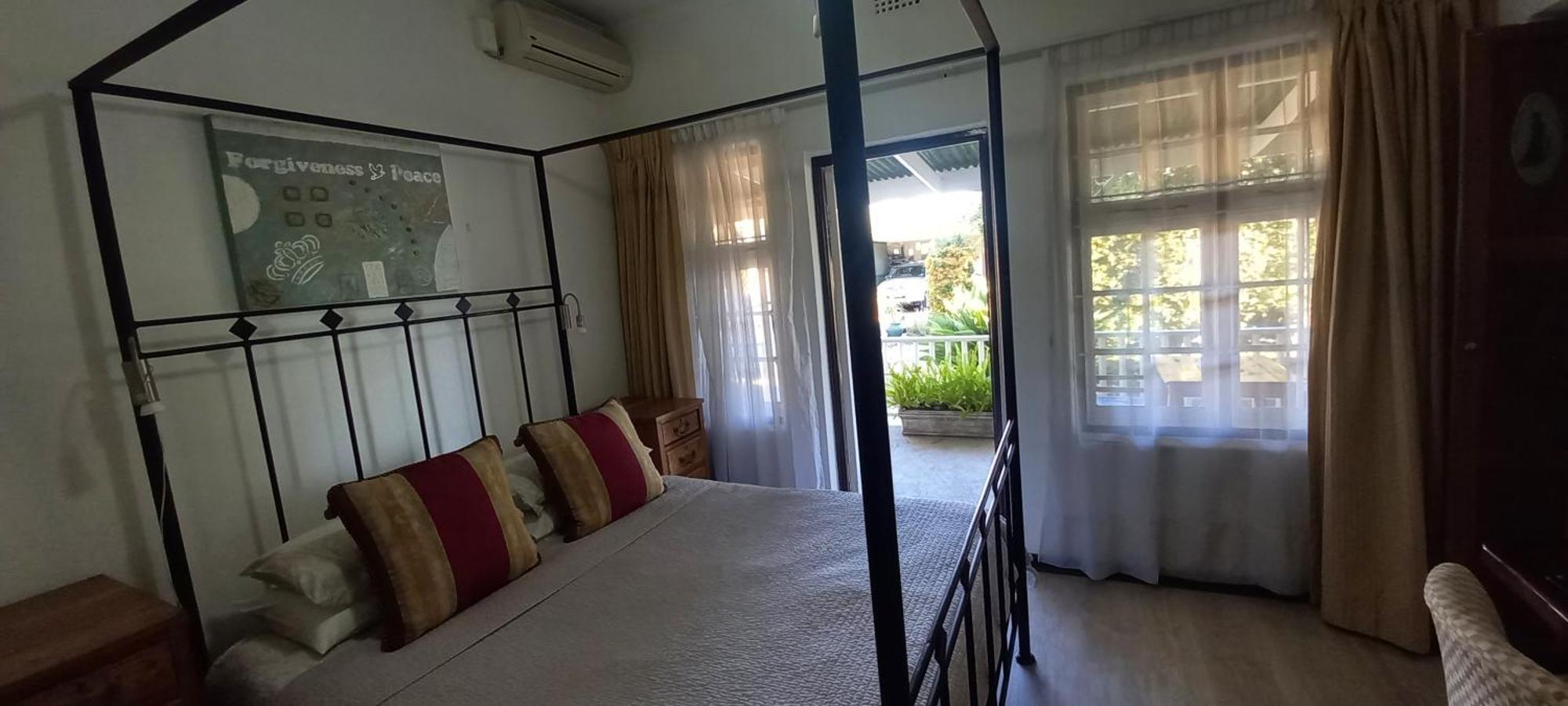 Beit Shalom Before Known As Best Little Guesthouse Oudtshoorn Exterior photo
